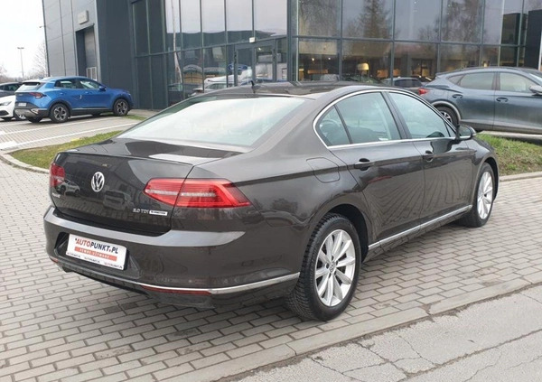 Volkswagen Passat cena 79900 przebieg: 139056, rok produkcji 2017 z Kraków małe 211